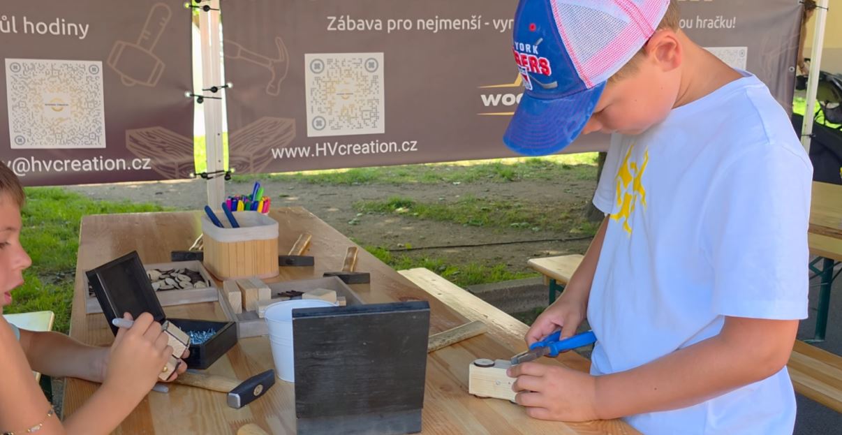 Výroba dřevěných autíček